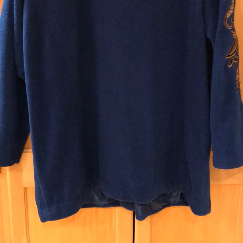 Preowned Women’s Bob Macke Wearable Art fleece coat w embroidery - blue - 2X - Picture 6 of 11